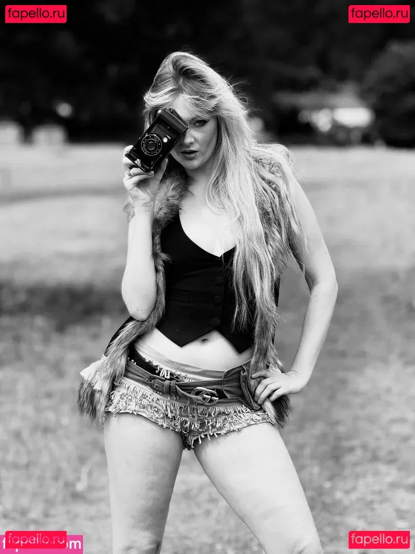 Amber Farndon Onlyfans Photo Gallery 