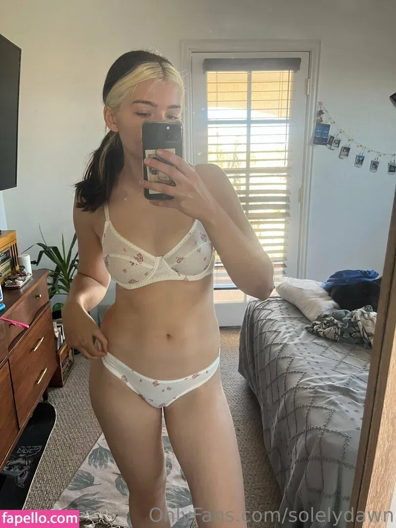 solelydawn Onlyfans Photo Gallery 