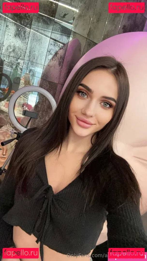 a_alexxxaa_alx Onlyfans Photo Gallery 