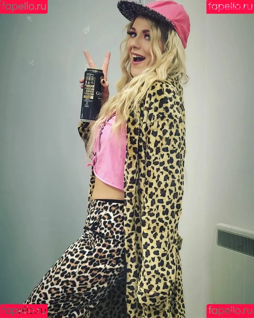 Session Moth Martina Onlyfans Photo Gallery 