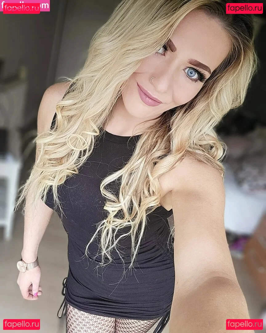 Session Moth Martina Onlyfans Photo Gallery 