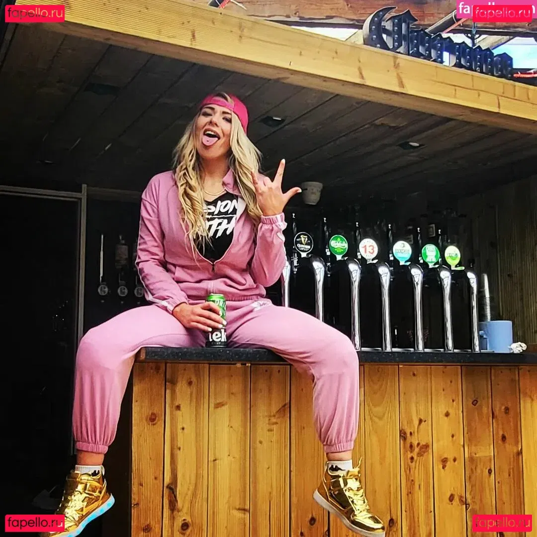 Session Moth Martina Onlyfans Photo Gallery 