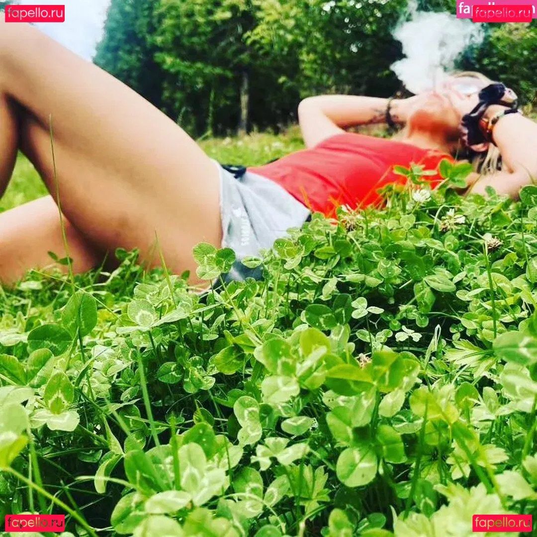 Session Moth Martina Onlyfans Photo Gallery 