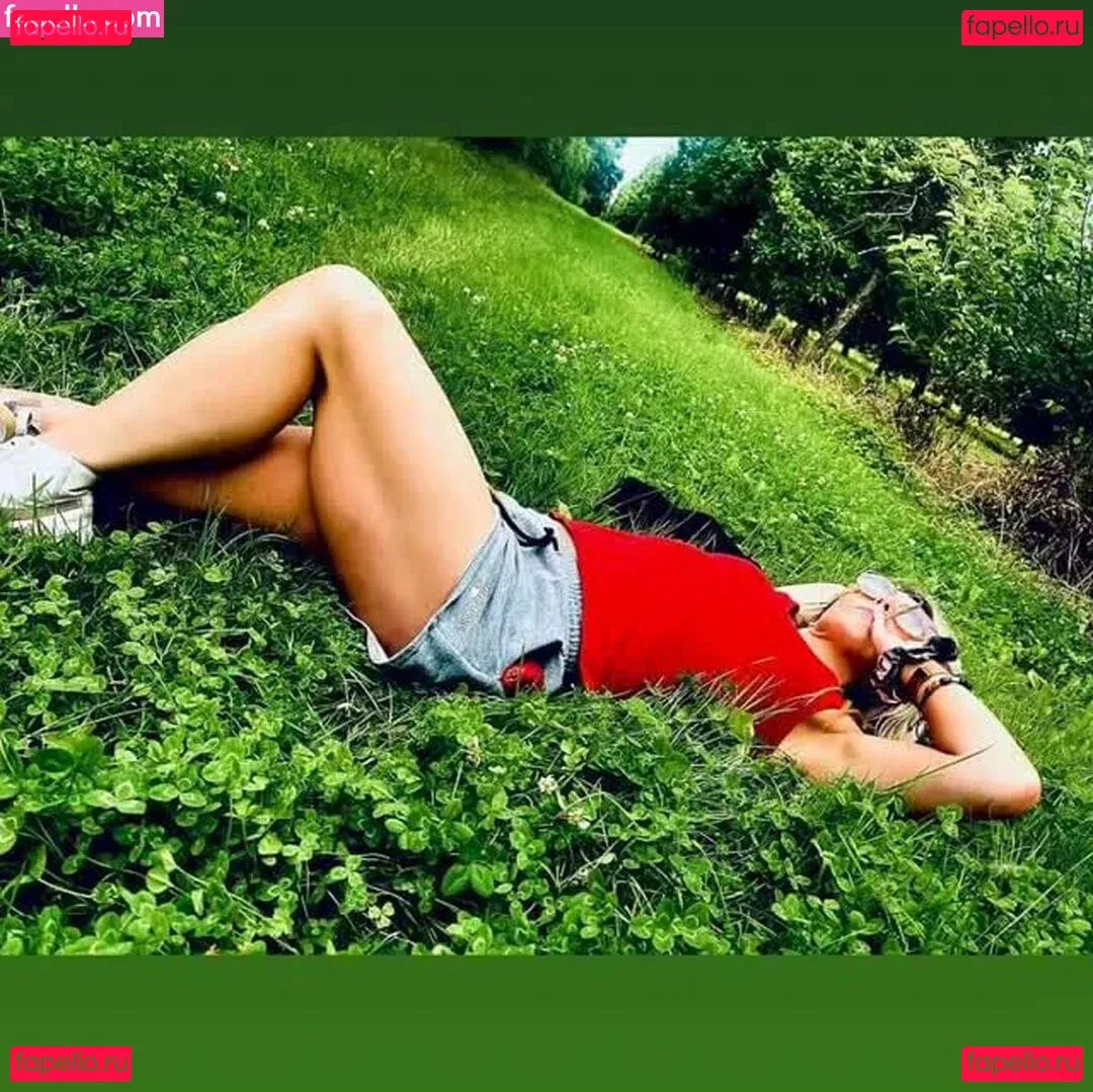 Session Moth Martina Onlyfans Photo Gallery 