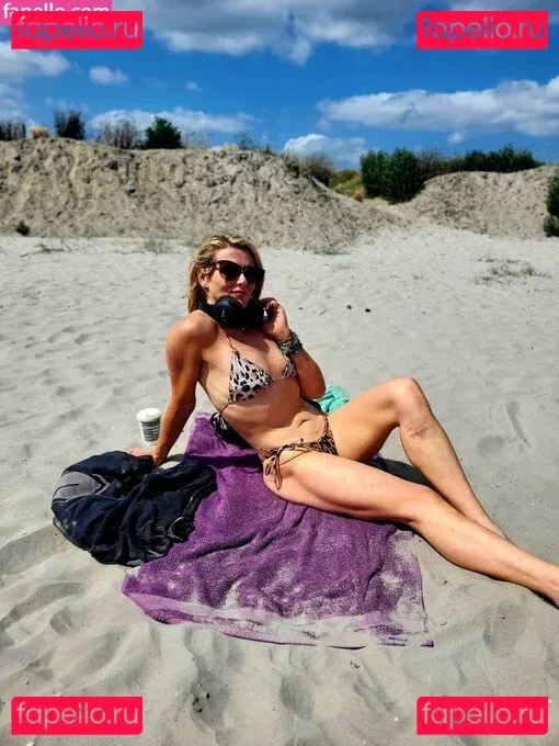 Session Moth Martina Onlyfans Photo Gallery 