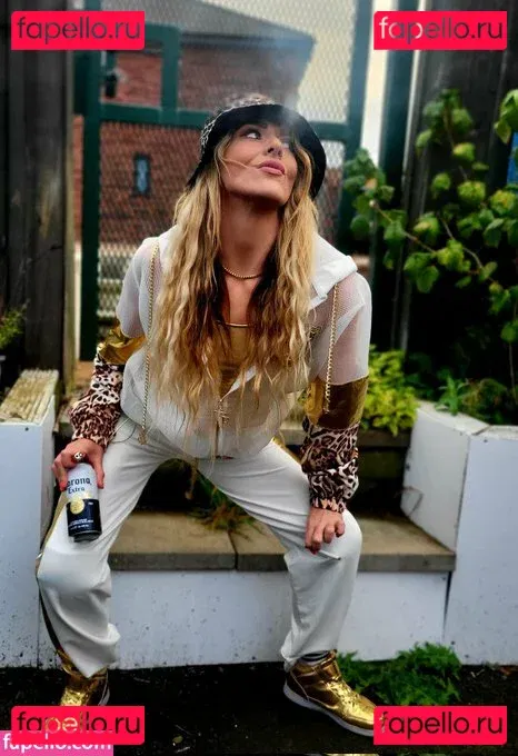 Session Moth Martina Onlyfans Photo Gallery 