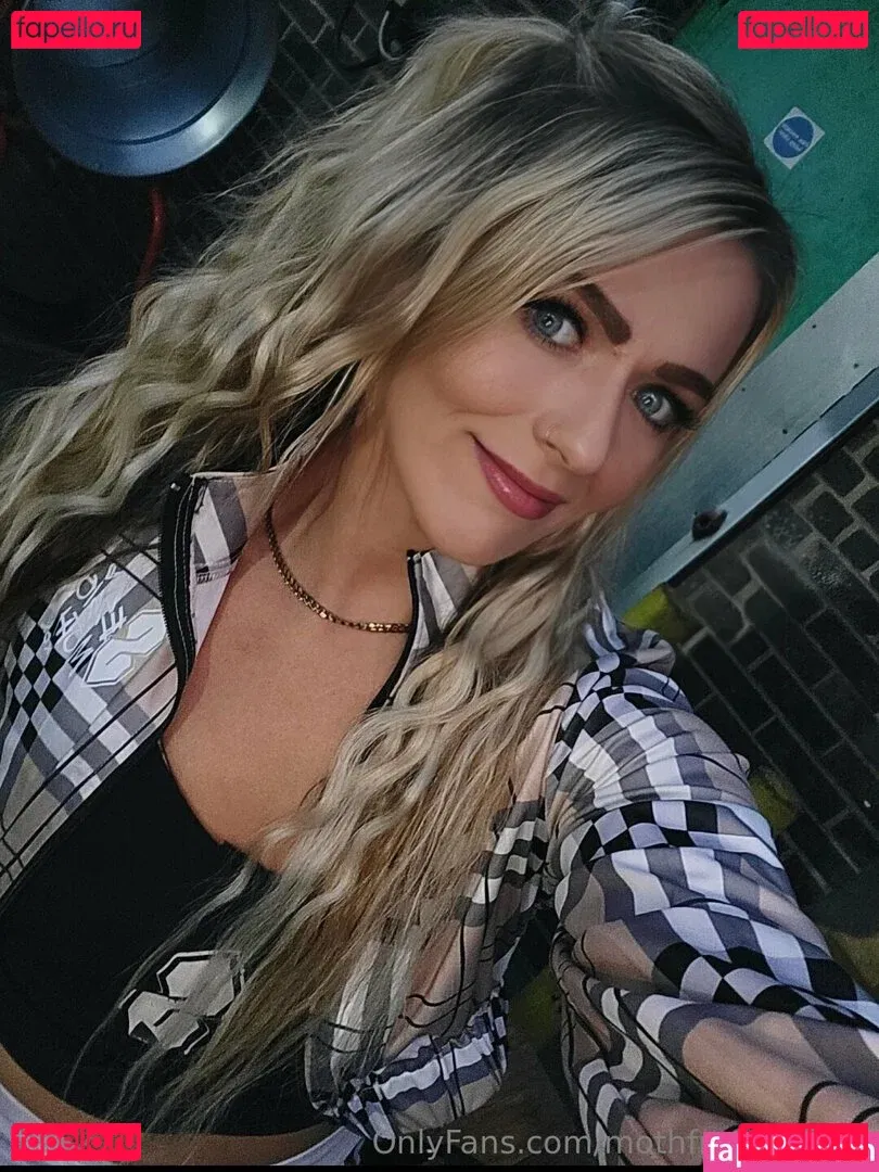 Session Moth Martina Onlyfans Photo Gallery 