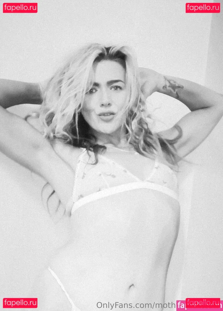 Session Moth Martina Onlyfans Photo Gallery 