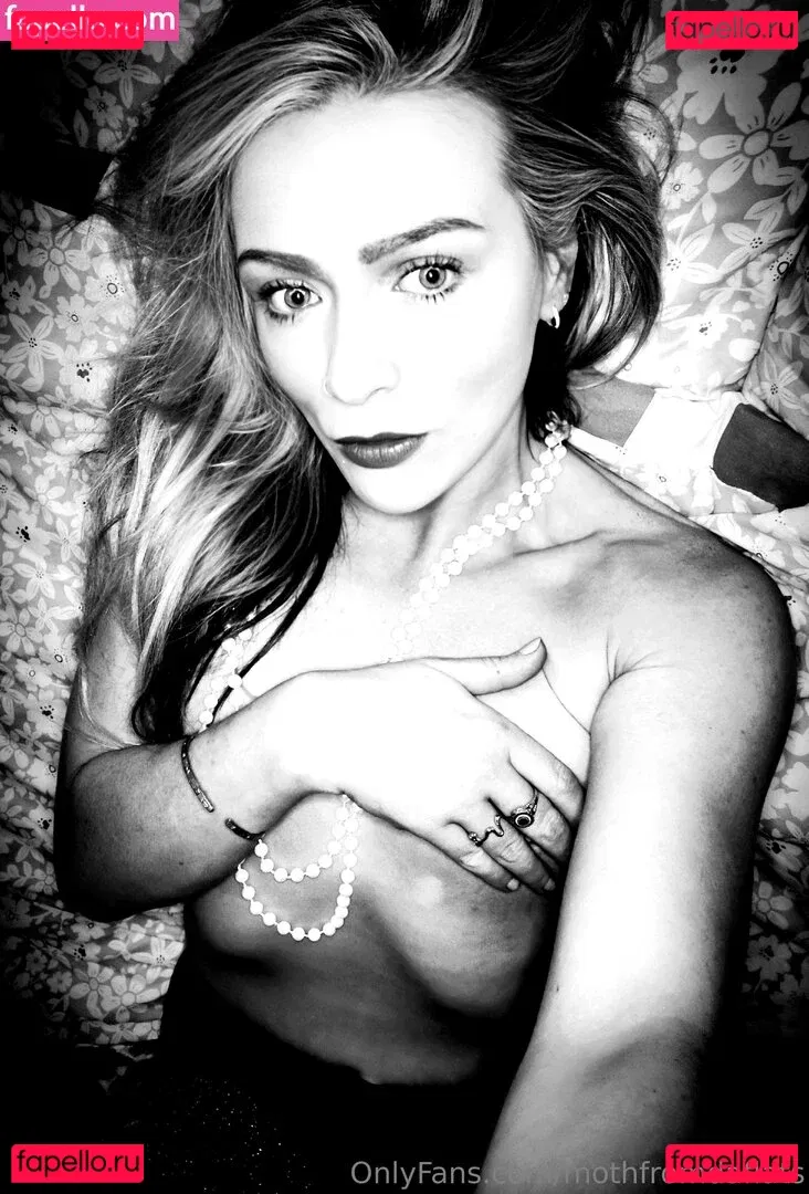 Session Moth Martina Onlyfans Photo Gallery 