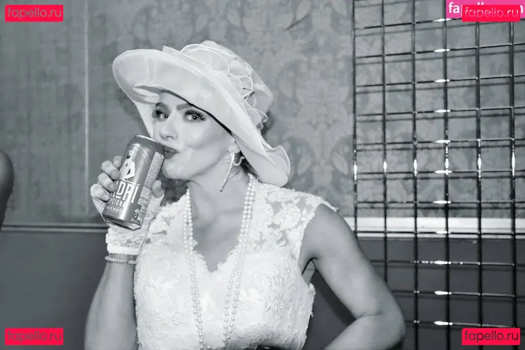 Session Moth Martina Onlyfans Photo Gallery 