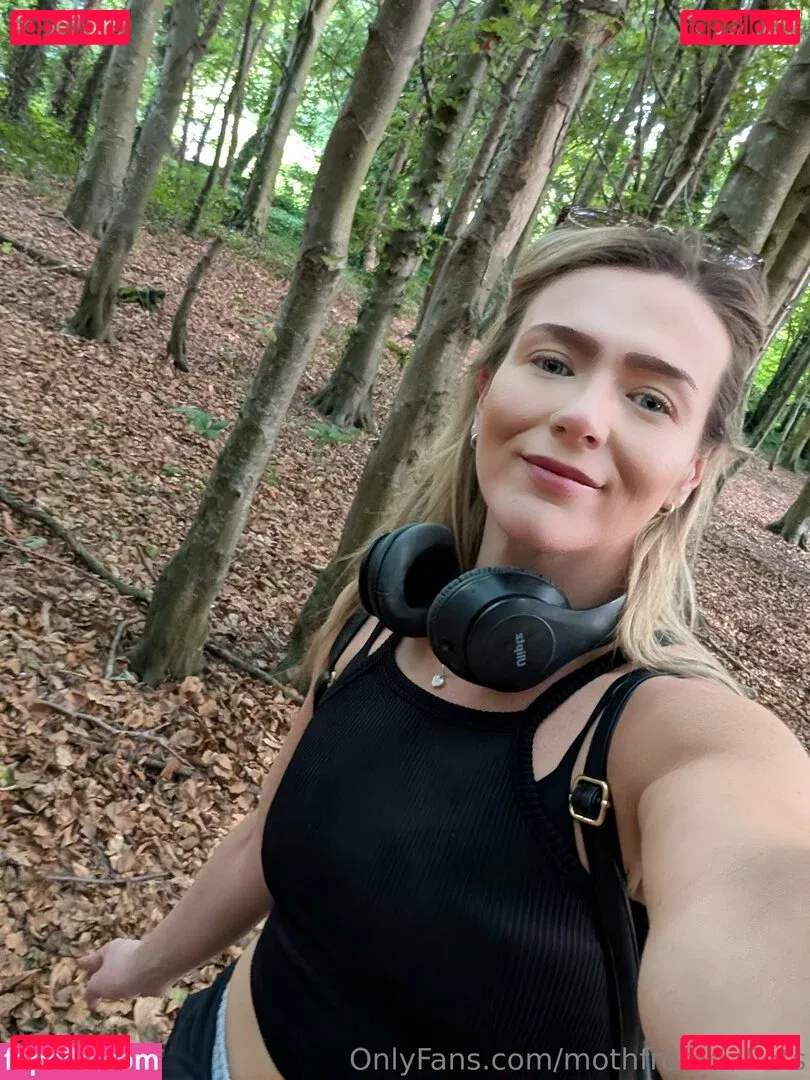 Session Moth Martina Onlyfans Photo Gallery 