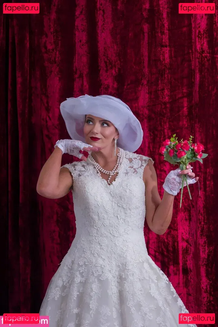 Session Moth Martina Onlyfans Photo Gallery 