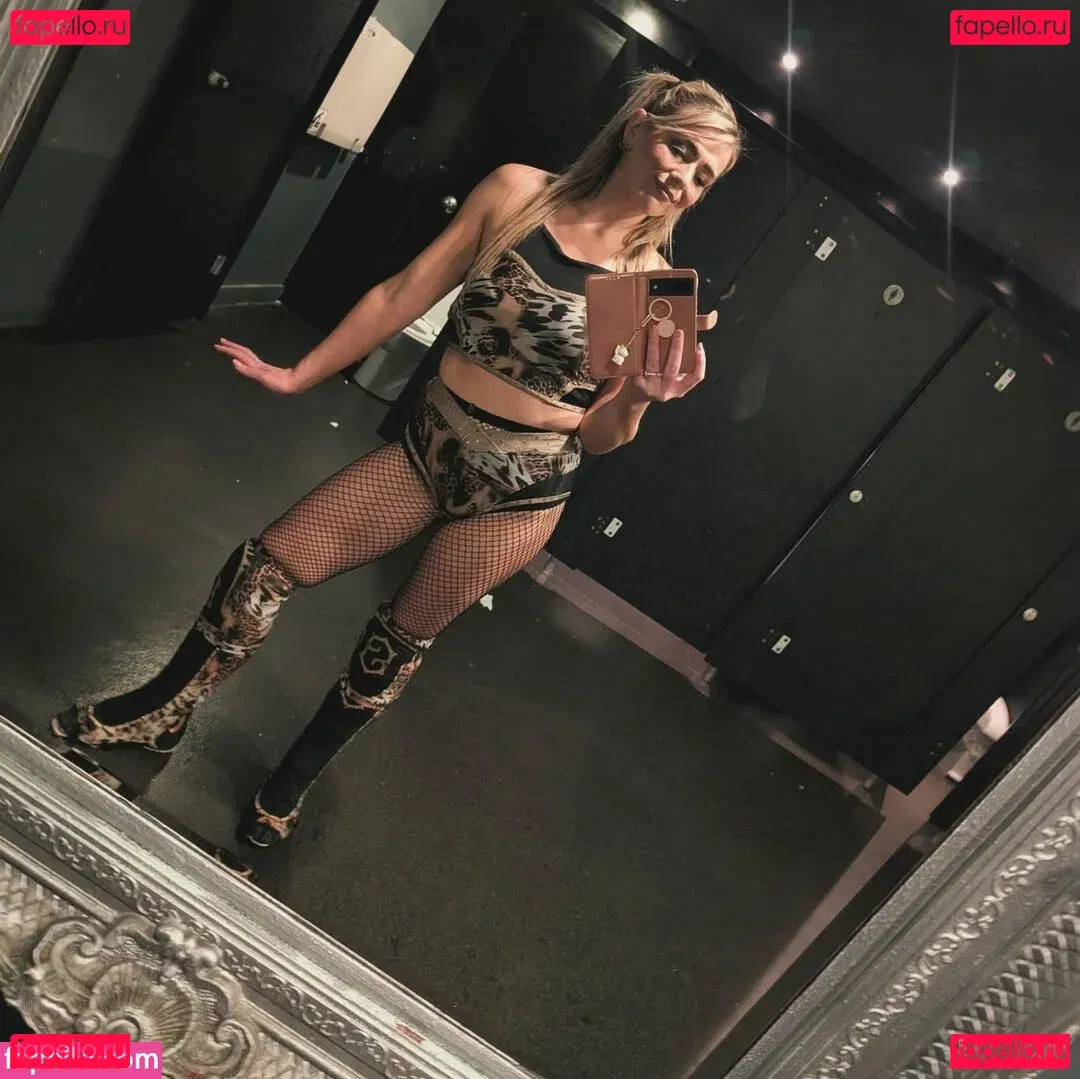 Session Moth Martina Onlyfans Photo Gallery 