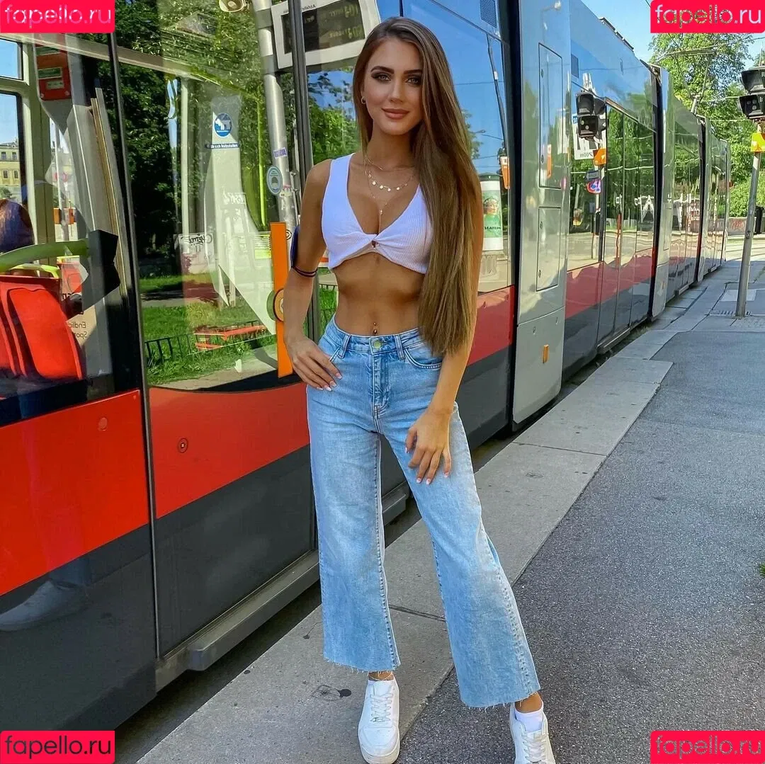Instabella Onlyfans Photo Gallery 