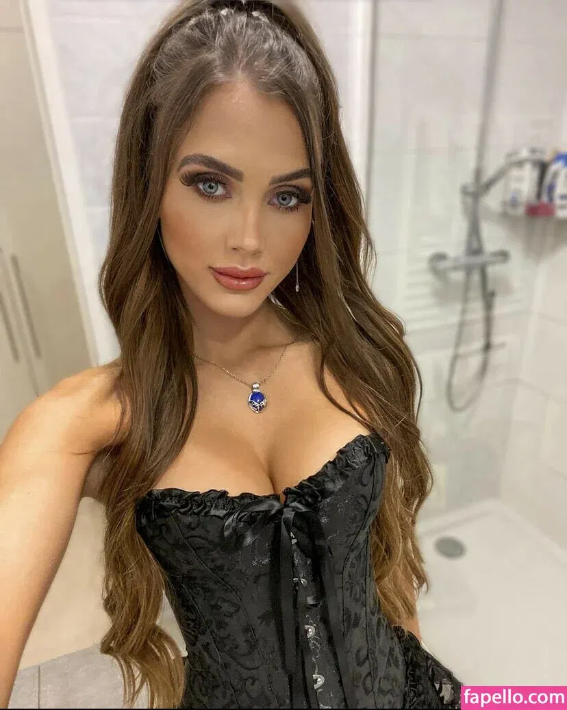 Instabella Onlyfans Photo Gallery 