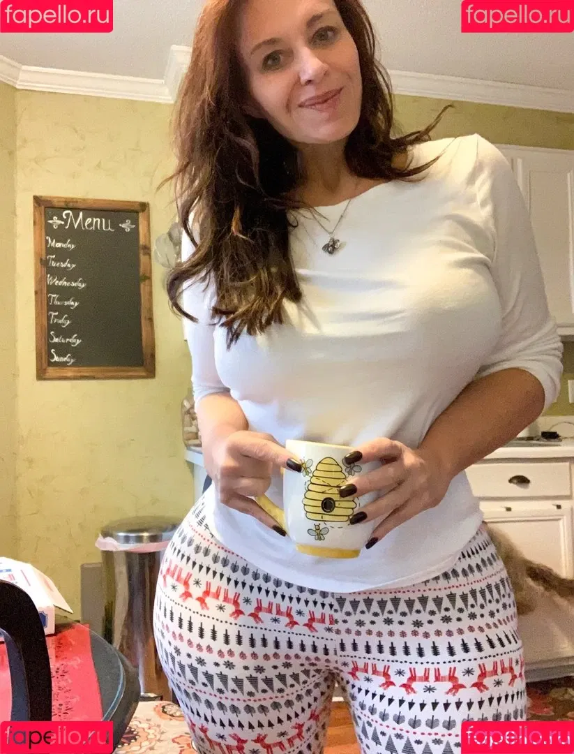 Honeybeezone Onlyfans Photo Gallery 
