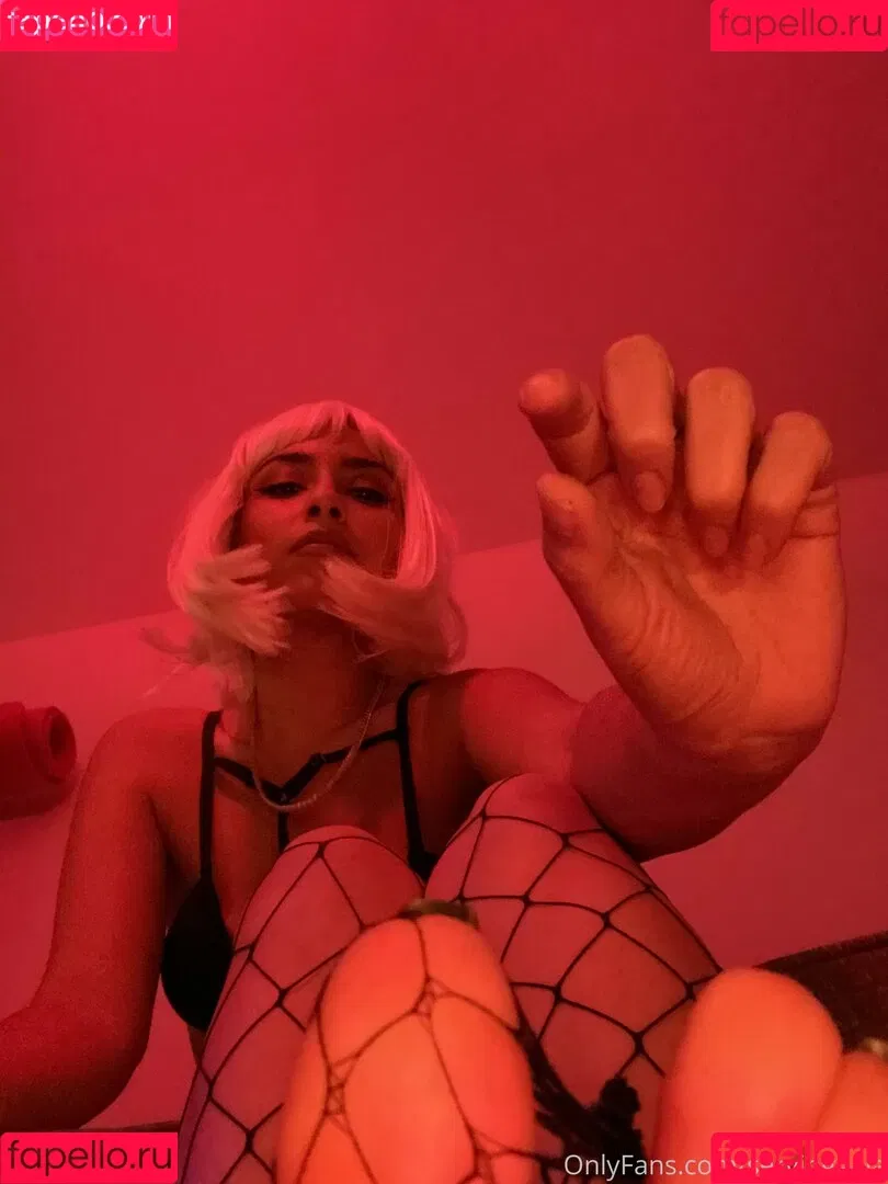 Serving Gaia Onlyfans Photo Gallery 