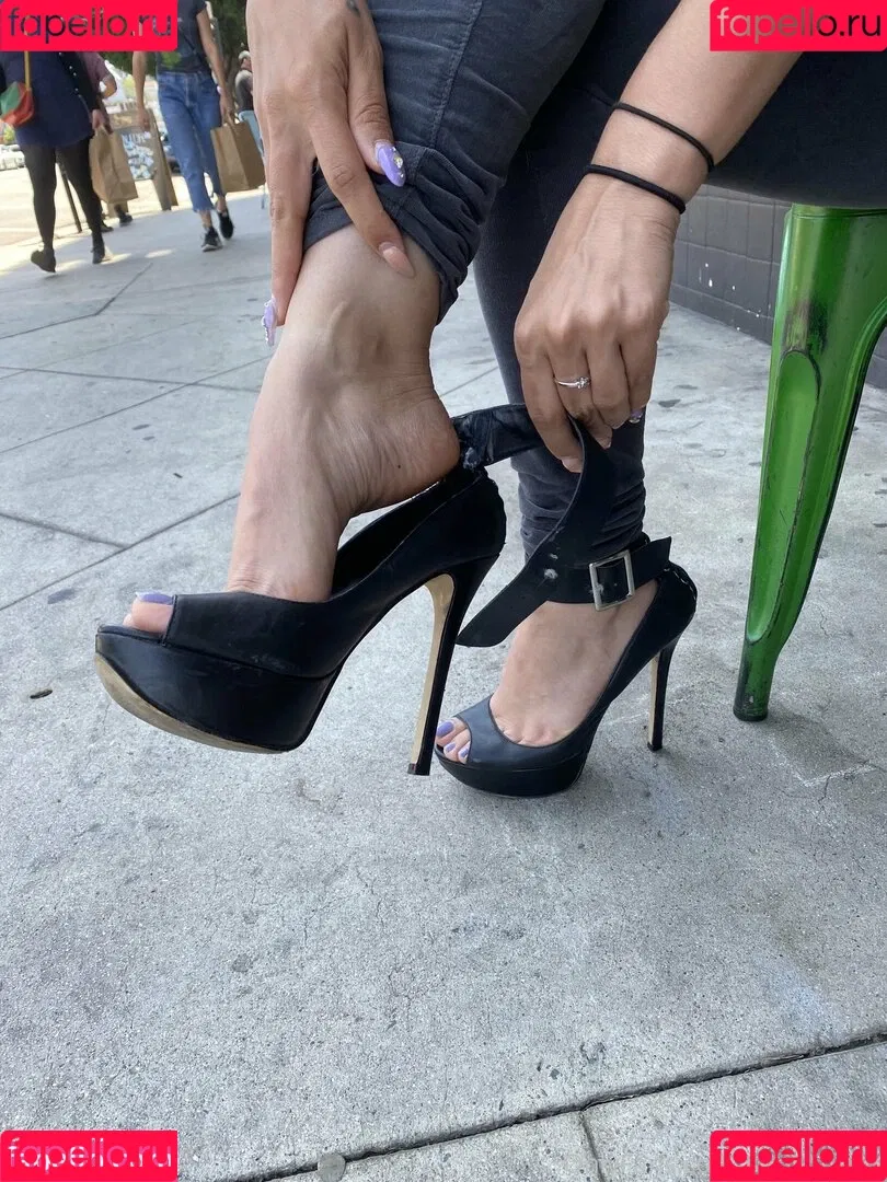 Serving Gaia Onlyfans Photo Gallery 