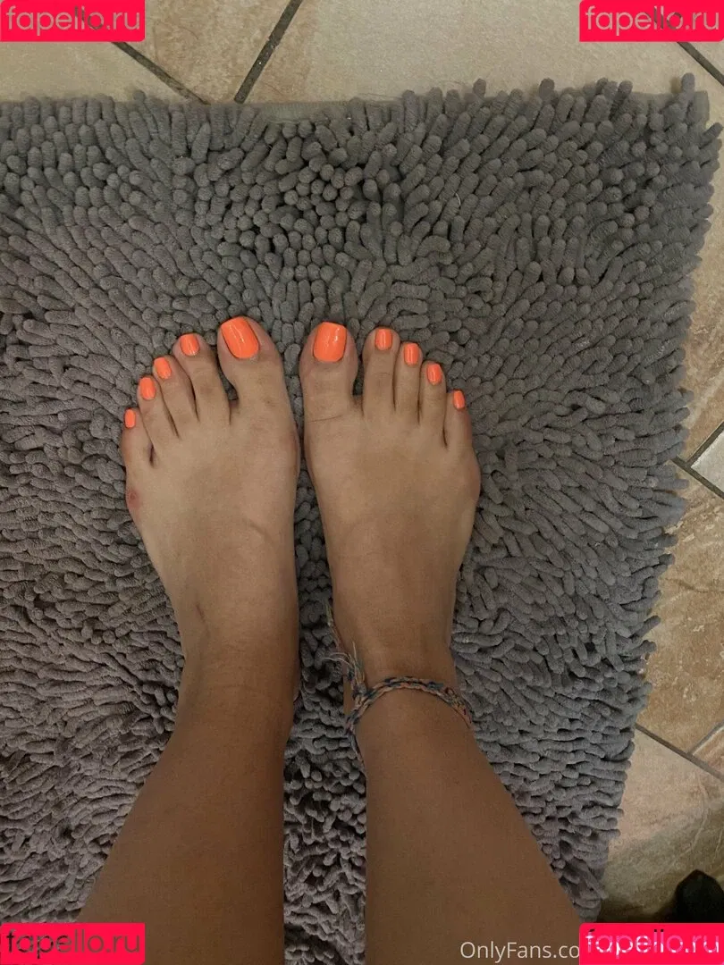 Serving Gaia Onlyfans Photo Gallery 