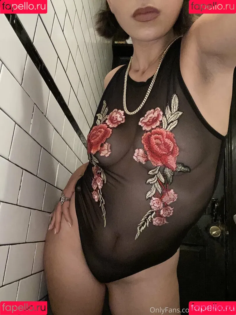 Serving Gaia Onlyfans Photo Gallery 