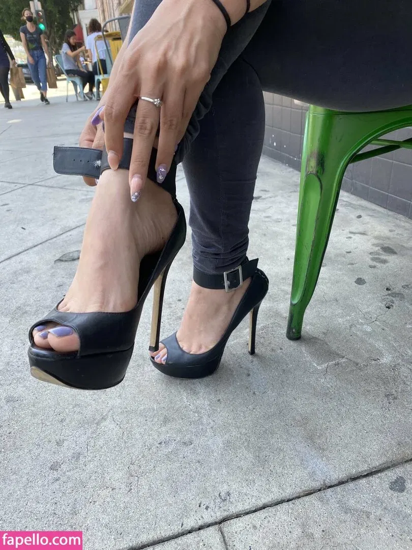 Serving Gaia Onlyfans Photo Gallery 