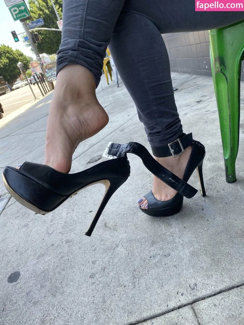 Serving Gaia Onlyfans Photo Gallery 