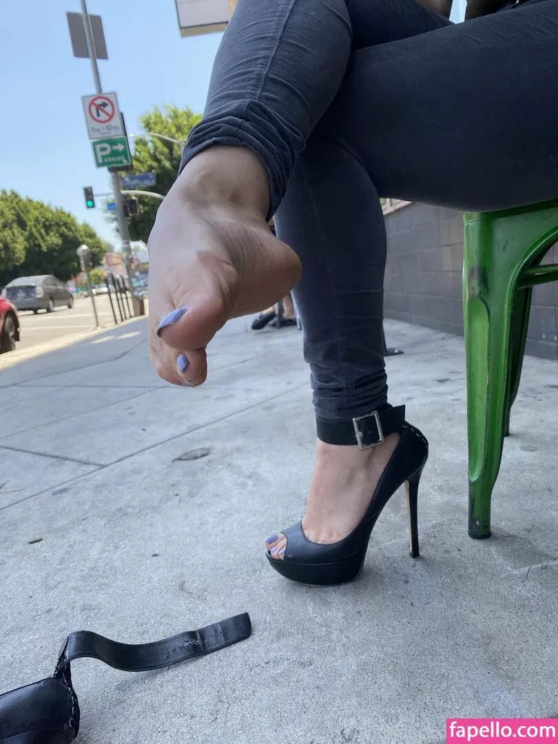 Serving Gaia Onlyfans Photo Gallery 