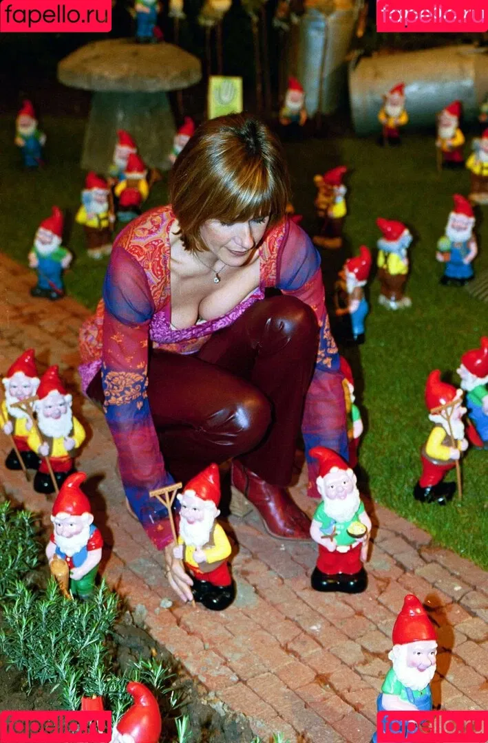 Carole Smillie Onlyfans Photo Gallery 