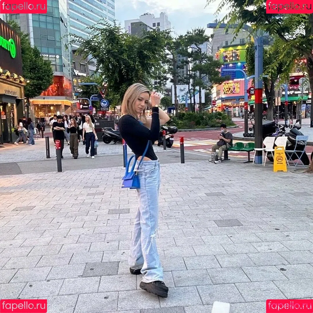 laure_bv Onlyfans Photo Gallery 