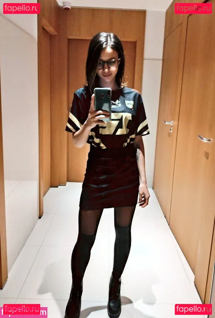 laure_bv Onlyfans Photo Gallery 