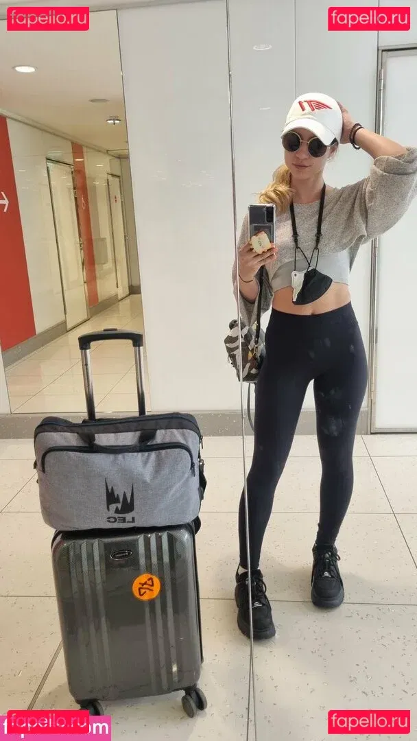 laure_bv Onlyfans Photo Gallery 