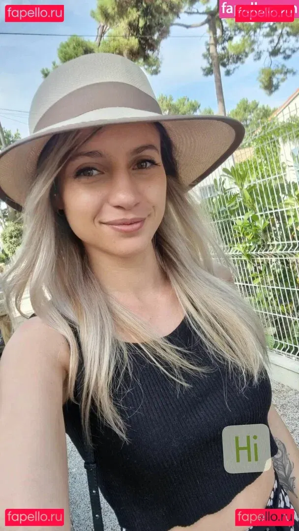 laure_bv Onlyfans Photo Gallery 