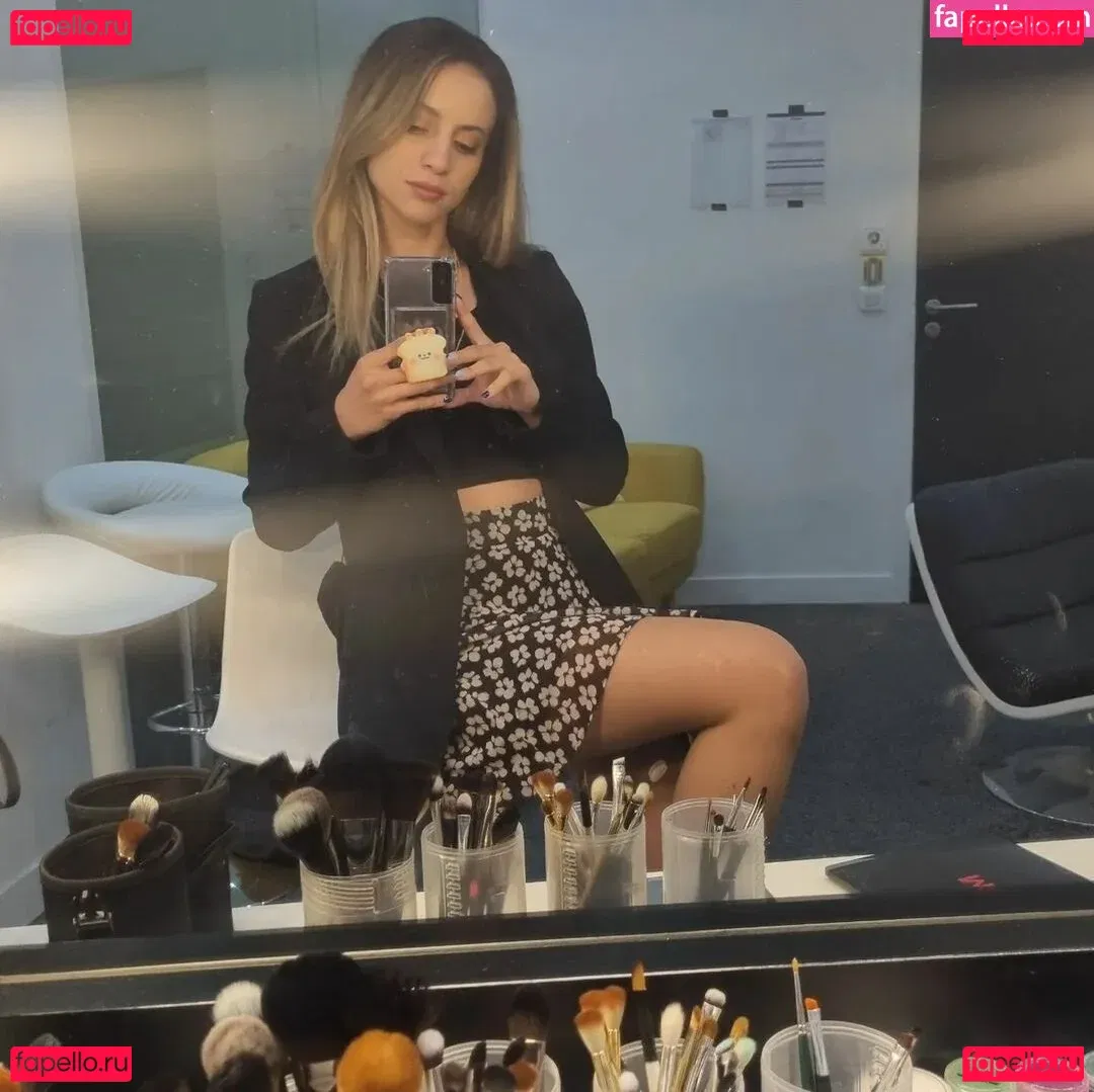 laure_bv Onlyfans Photo Gallery 