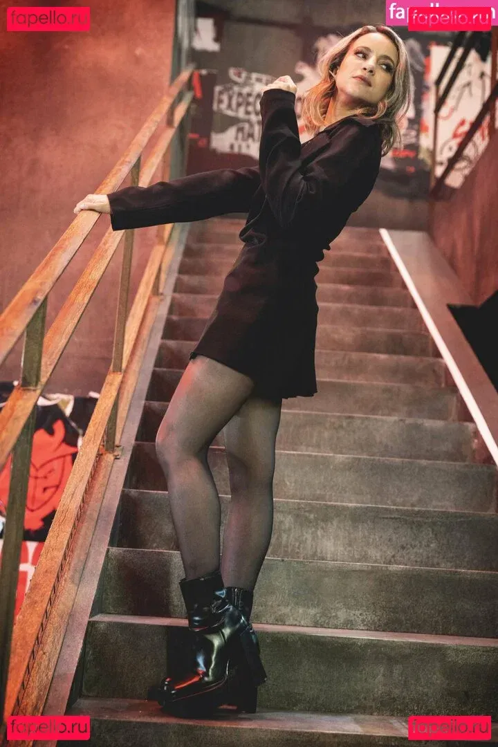 laure_bv Onlyfans Photo Gallery 