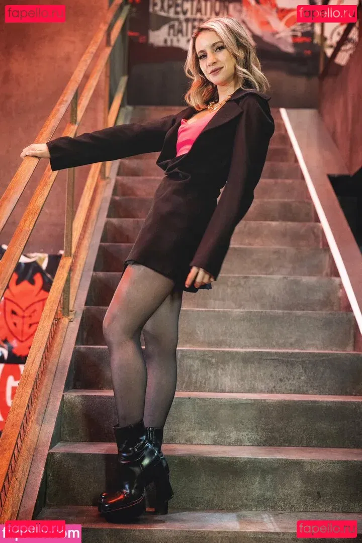 laure_bv Onlyfans Photo Gallery 