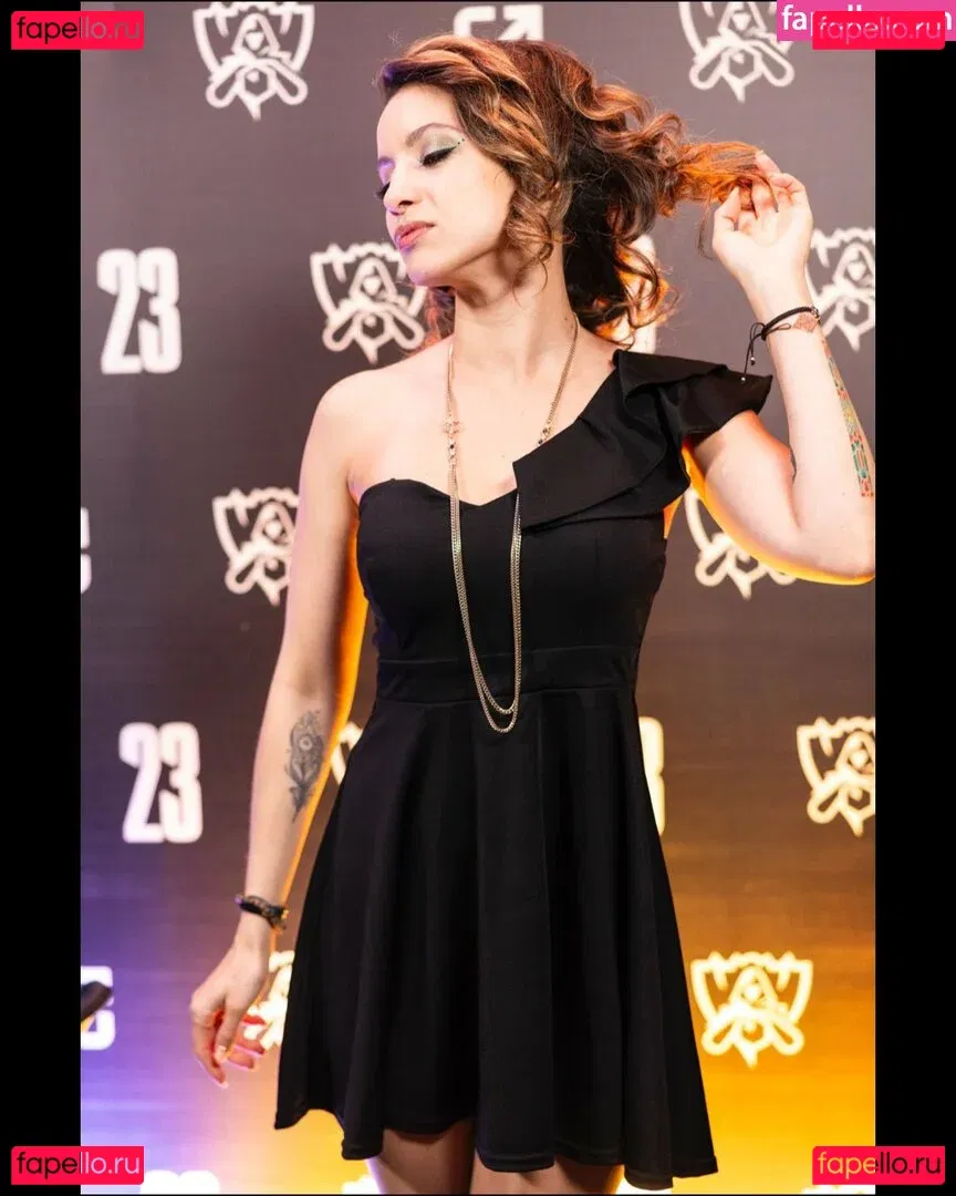 laure_bv Onlyfans Photo Gallery 