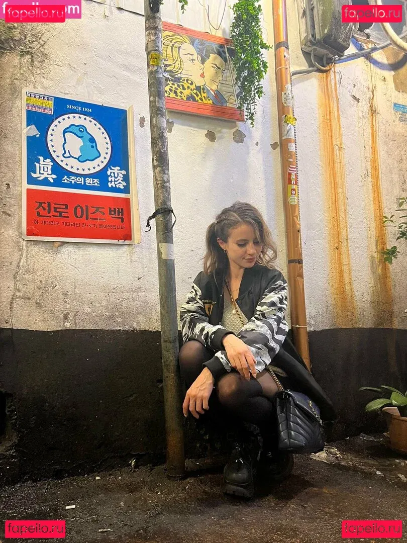 laure_bv Onlyfans Photo Gallery 