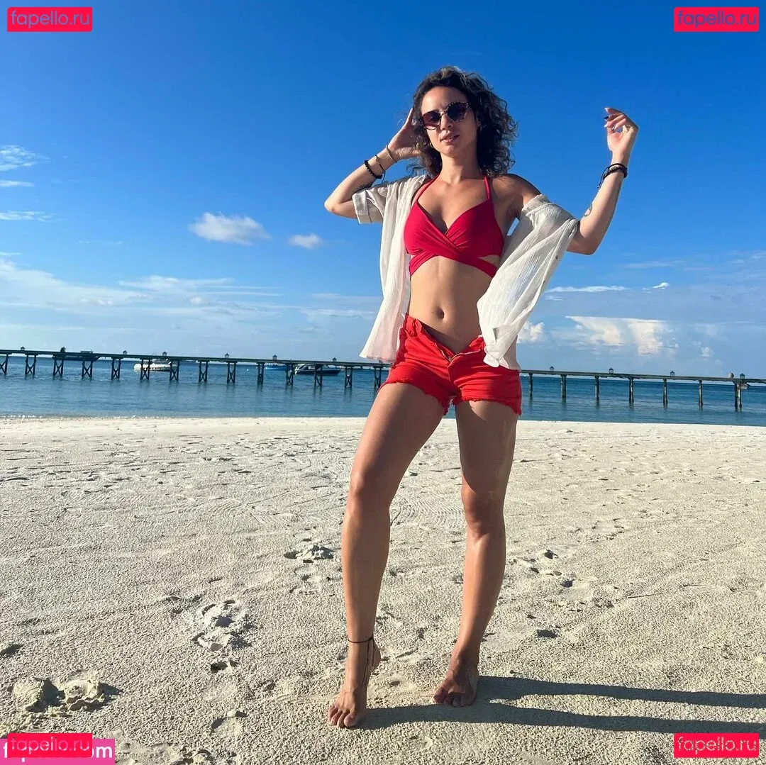 laure_bv Onlyfans Photo Gallery 