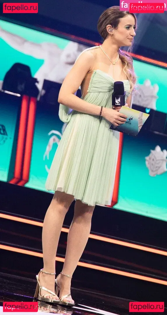 laure_bv Onlyfans Photo Gallery 