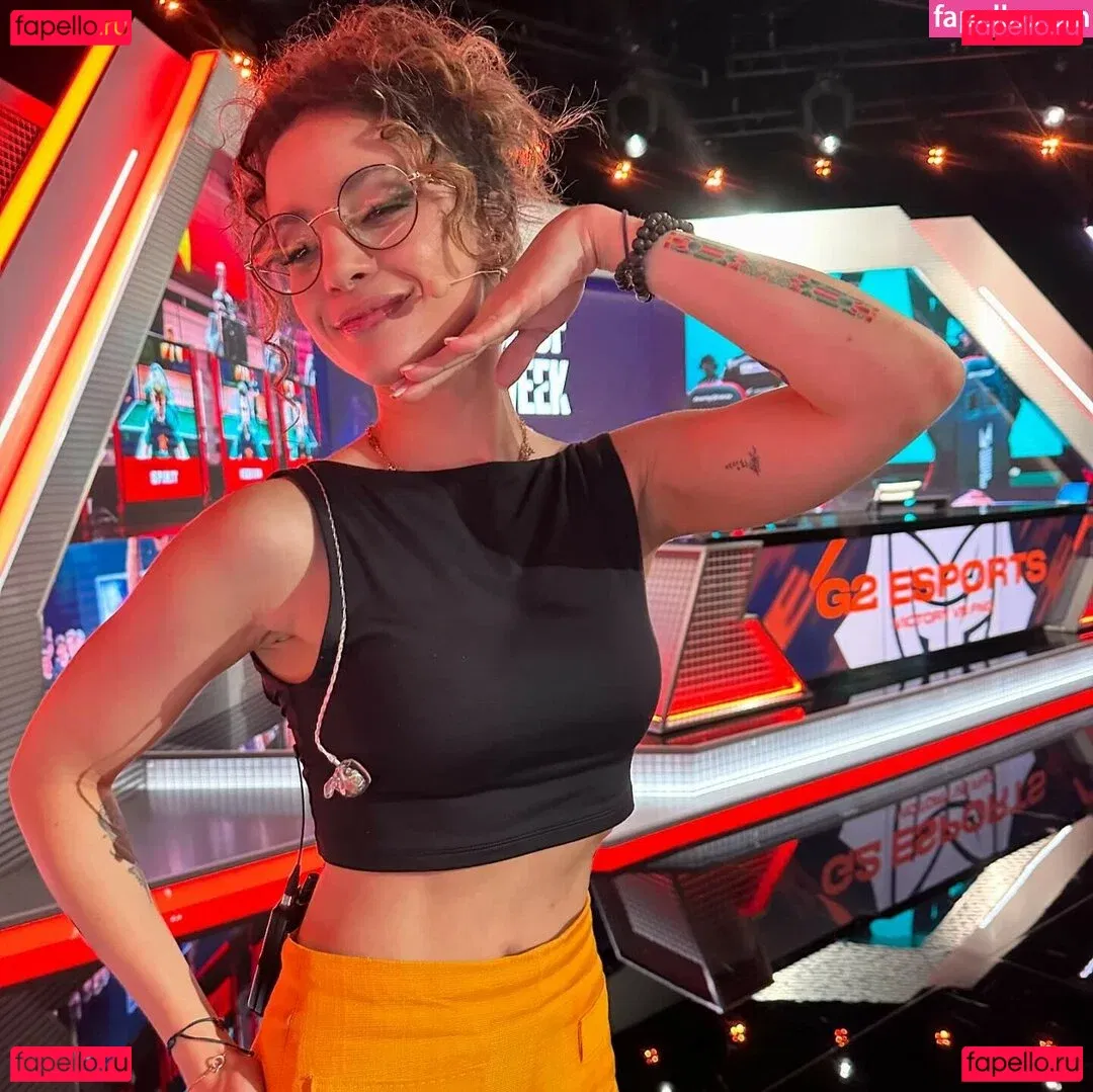 laure_bv Onlyfans Photo Gallery 