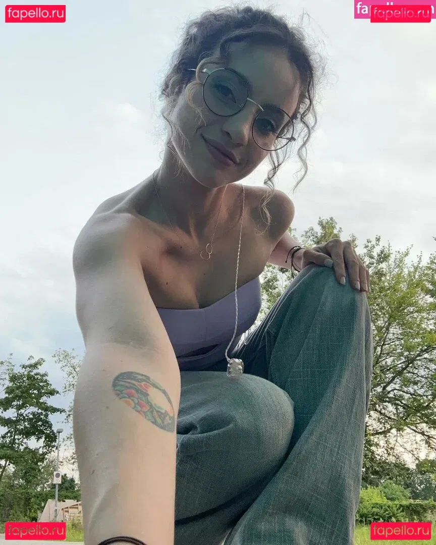 laure_bv Onlyfans Photo Gallery 