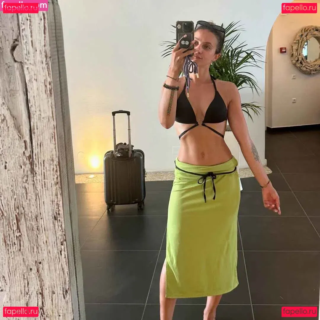 laure_bv Onlyfans Photo Gallery 