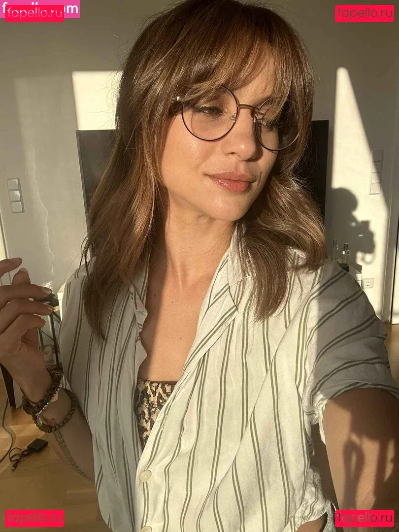 laure_bv Onlyfans Photo Gallery 