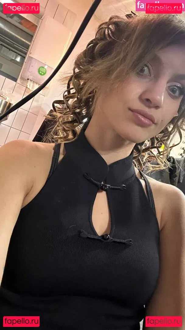 laure_bv Onlyfans Photo Gallery 