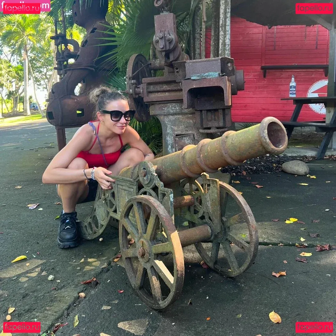 laure_bv Onlyfans Photo Gallery 