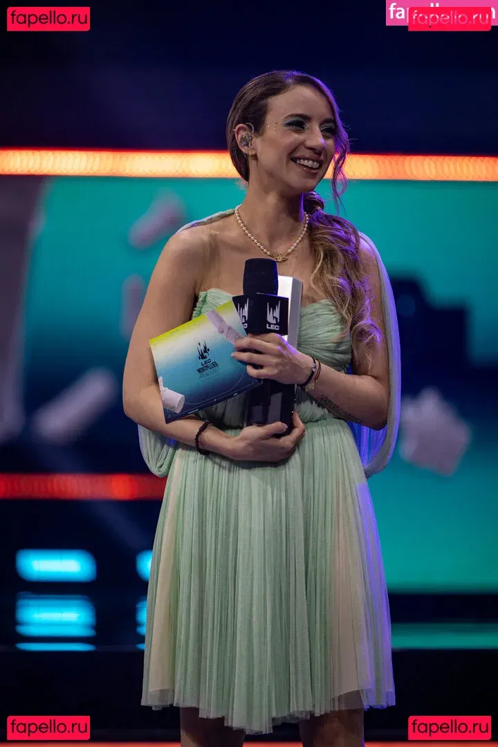 laure_bv Onlyfans Photo Gallery 