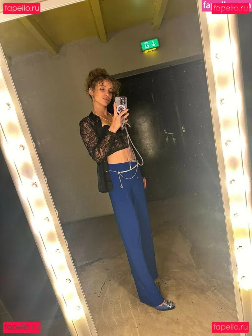 laure_bv Onlyfans Photo Gallery 