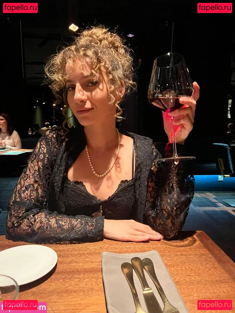 laure_bv Onlyfans Photo Gallery 