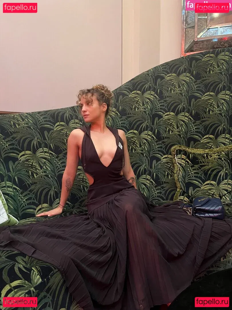 laure_bv Onlyfans Photo Gallery 