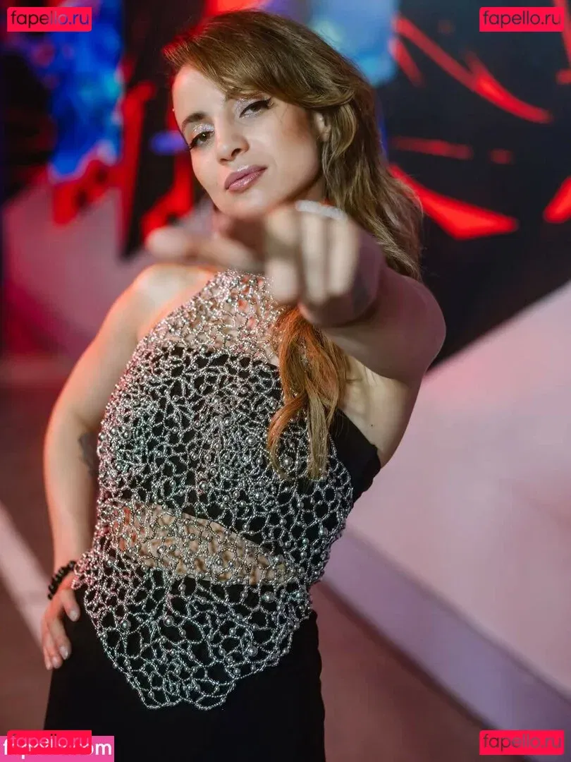 laure_bv Onlyfans Photo Gallery 